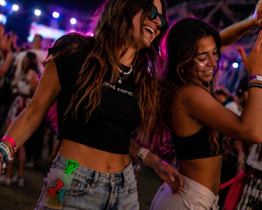 Kubki wielokrotnego użytku na festiwalu